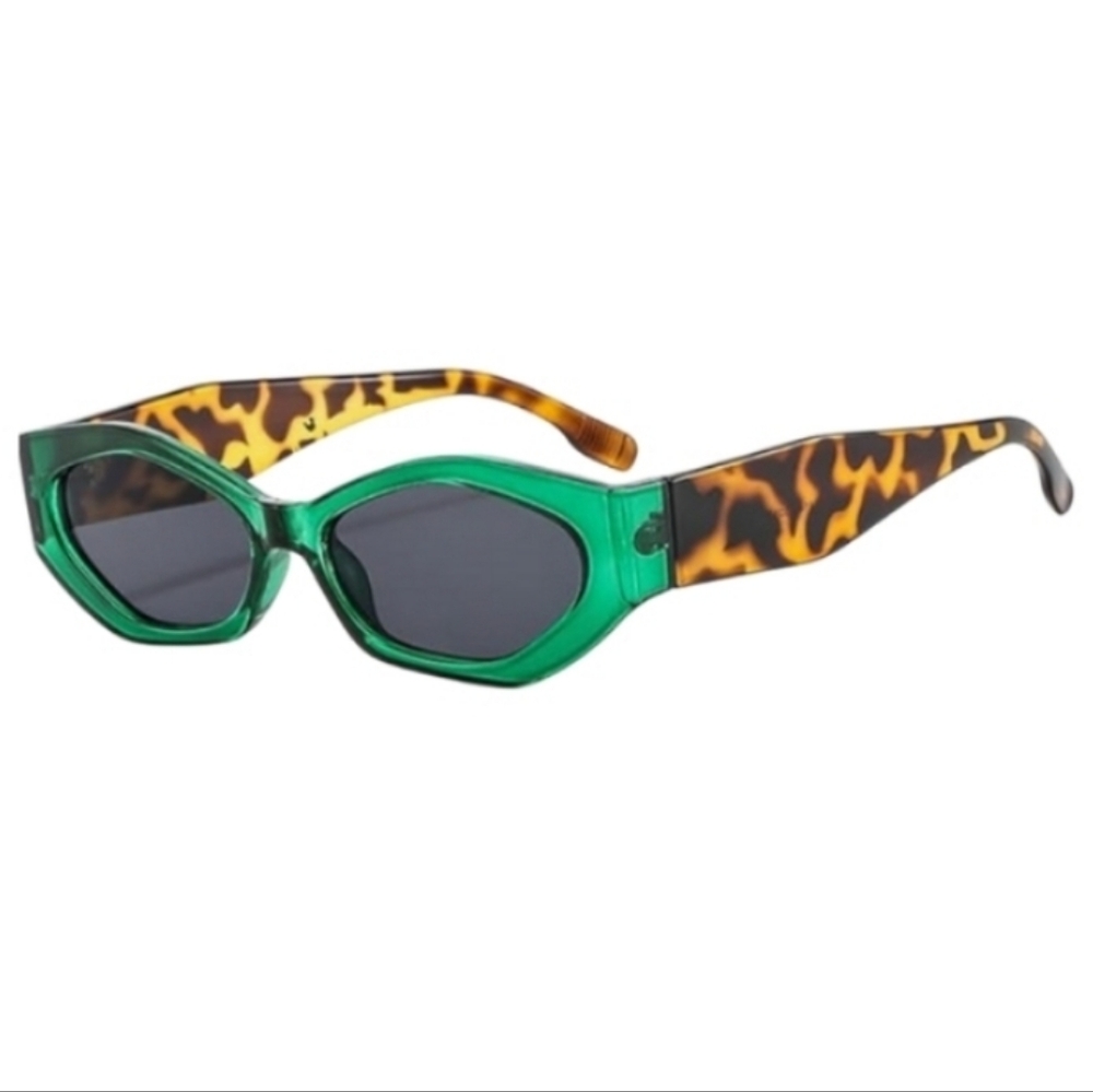 Sporty Green and Black Sunglasses with Rectangular Frames